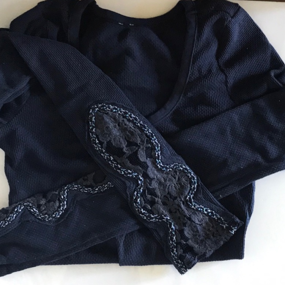 Free People Thermal With Lace Sleeve Detail - XS